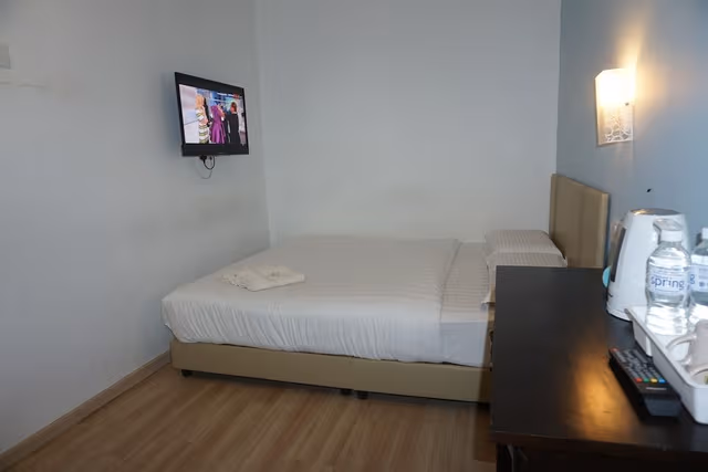 Deluxe Room, 1 King Bed, City View