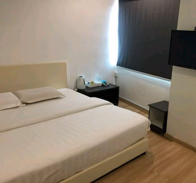 Deluxe Room, 1 King Bed, City View