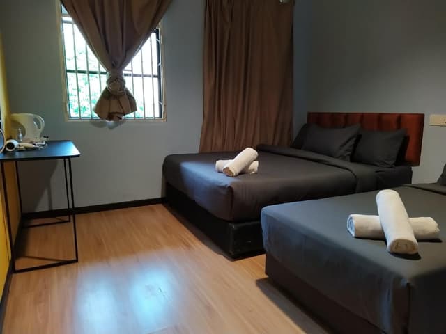 Family Room - 3 People