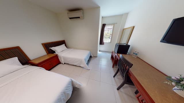Deluxe Queen Room