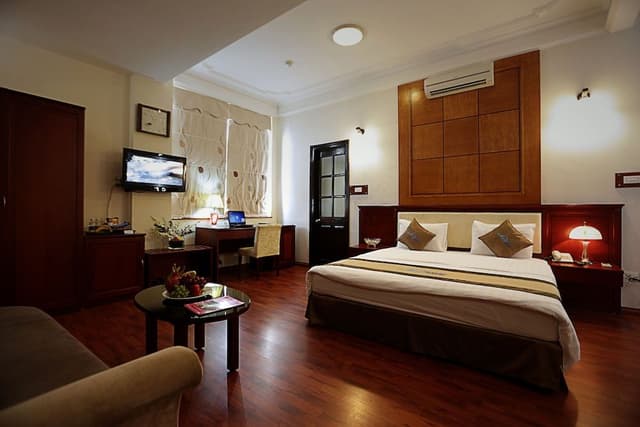 Deluxe Room, 1 King Bed, Lake View