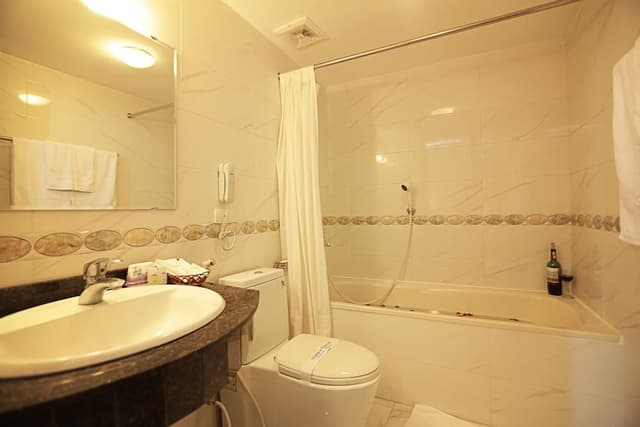Deluxe Room, 1 King Bed, Lake View