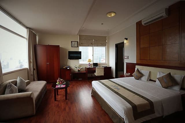 Deluxe Room, 1 King Bed, Lake View
