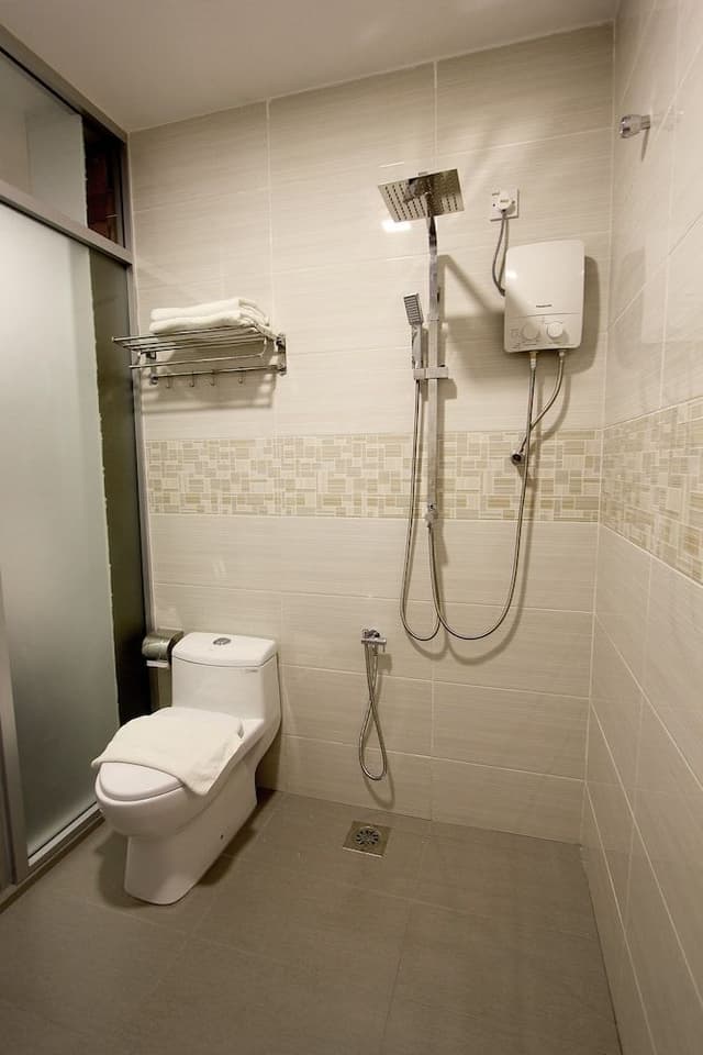 Deluxe Twin Room, No Windows