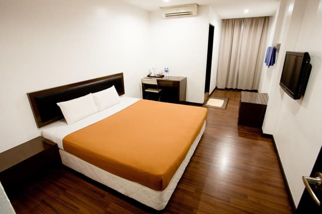 Deluxe - King Bed