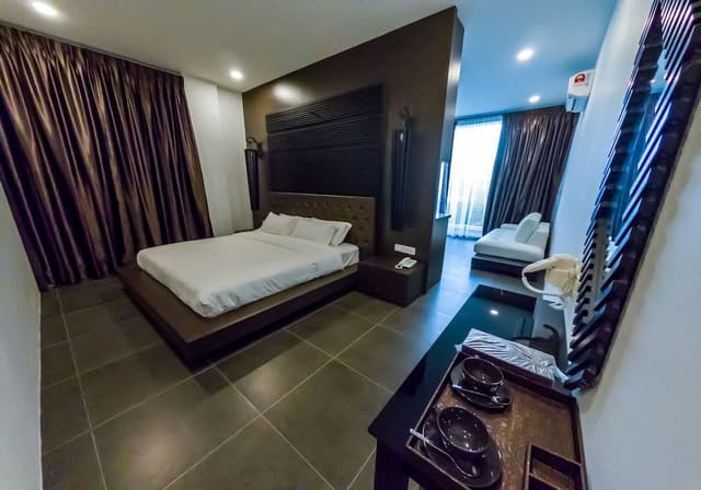Suite (Sapphire)