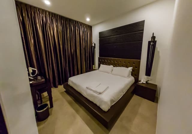 Suite (Emerald)