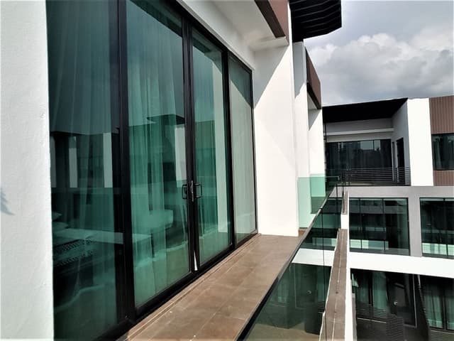 Suite (Opal)