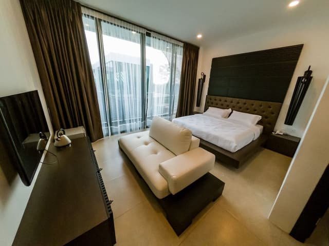 Suite (Opal)