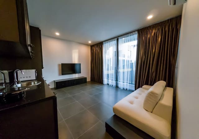 Suite (Sapphire)