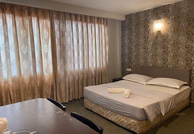 Queen Bedroom with Window