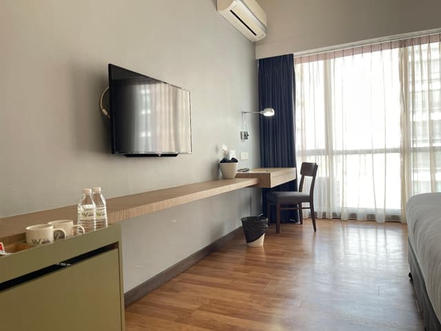 Executive Deluxe King Room - Non-Smoking