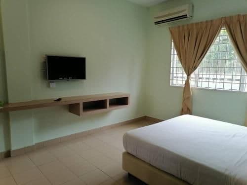 Standard Queen Room
