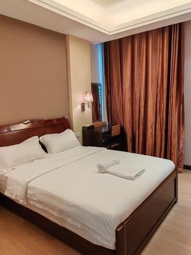 Deluxe Queen Room