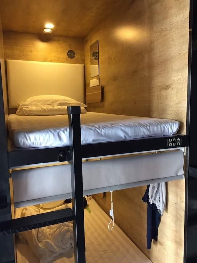Shared Dormitory, Men only