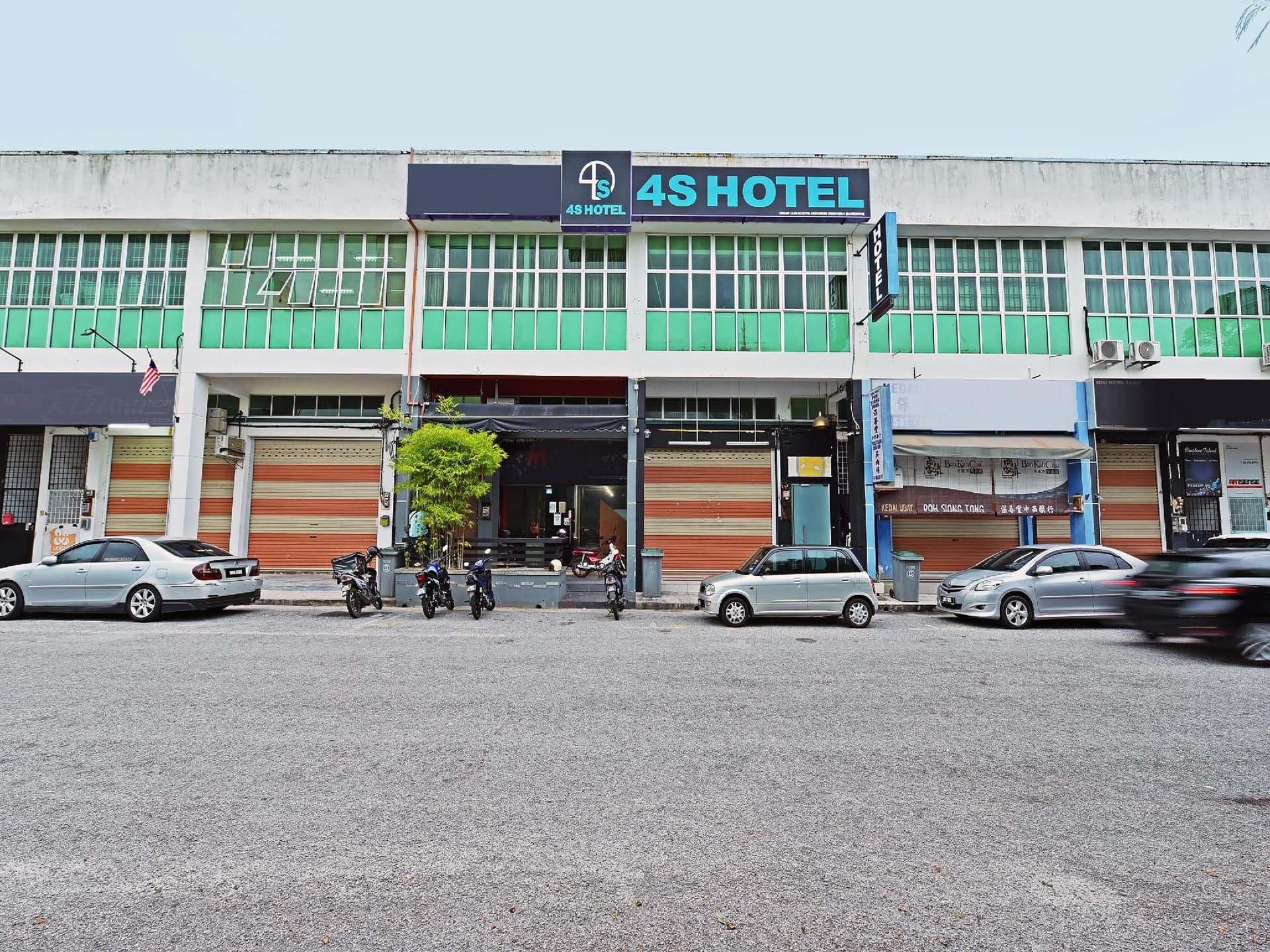 โรงแรมแคปิตอล โอ 90674 4เอส