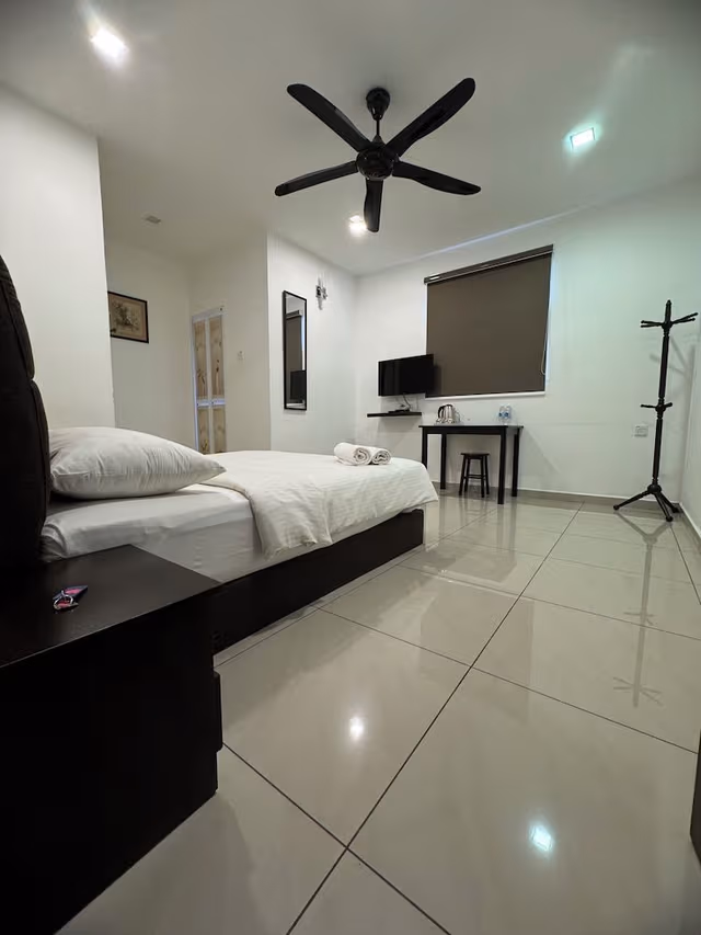 Deluxe Queen Room