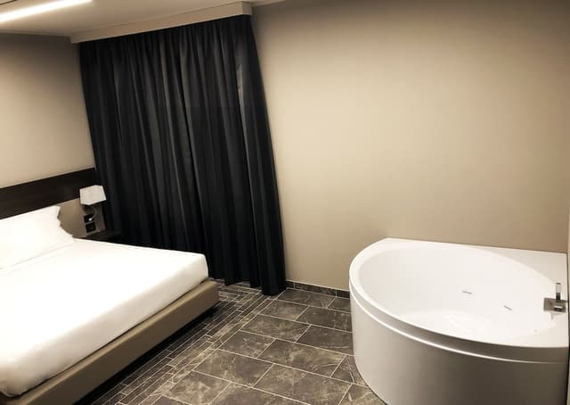 Junior Double Room, 1 King Bed, Hot Tub