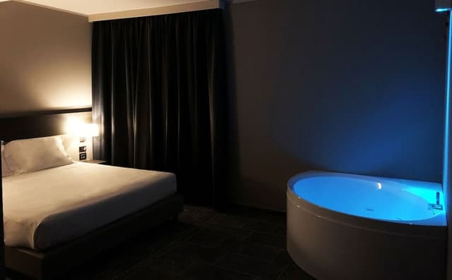 Junior Double Room, 1 King Bed, Hot Tub