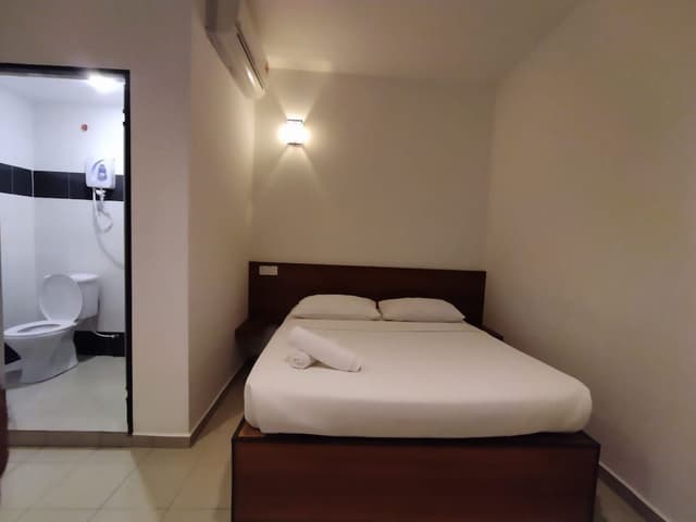 Standard Room, 1 Queen Bed