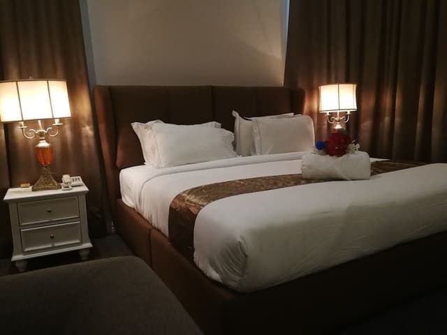 Exclusive Room, 1 King Bed, Balcony, Mountain View