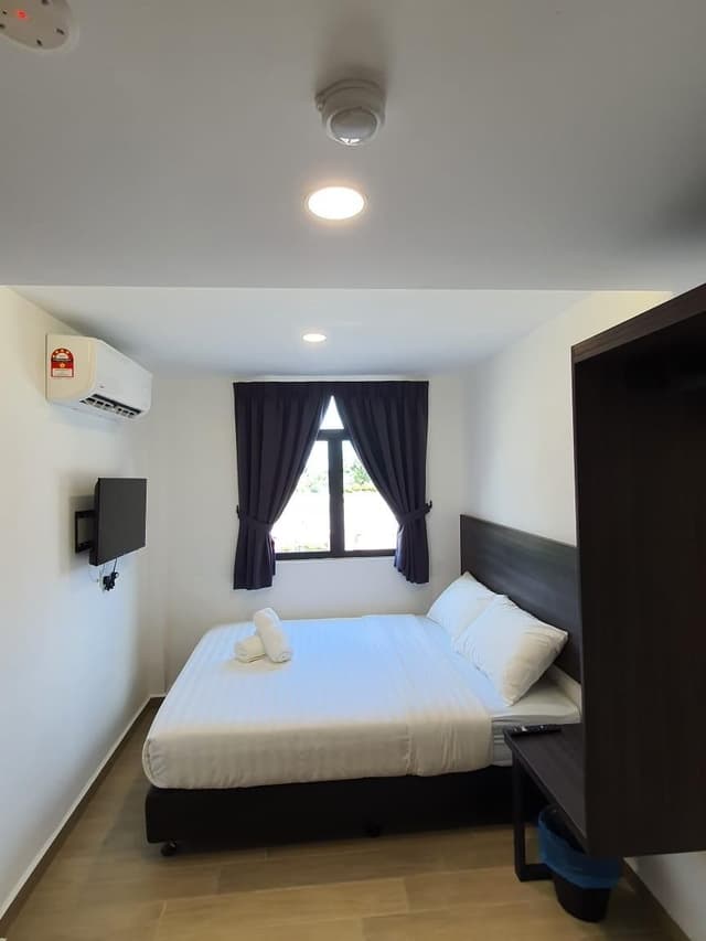 Standard Queen Room