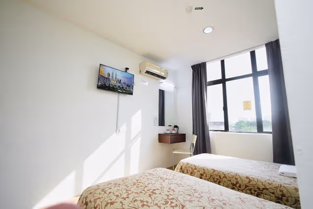 Standard Twin - 02 Single Beds
