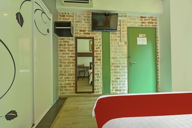 Room, 3 Bedrooms