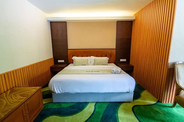Premier Room, 1 King Bed