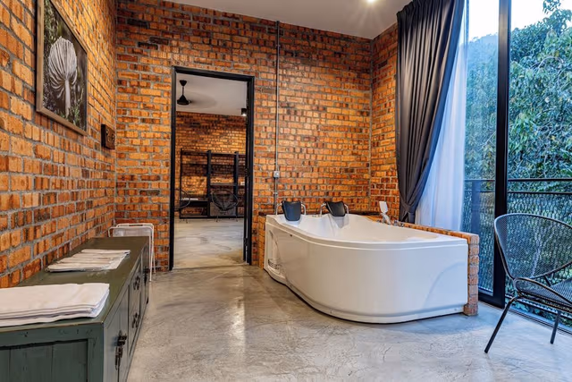 Deluxe Quadruple Room, Jetted Tub