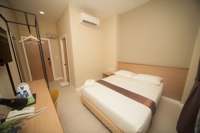 Deluxe Queen Room