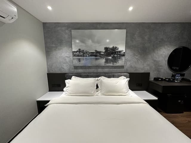 Deluxe King Room Without Window
