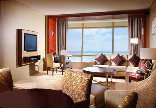 1 King 1 Bedroom Suite Lounge Access River View