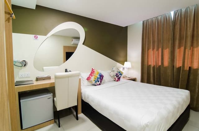 Standard Queen Room