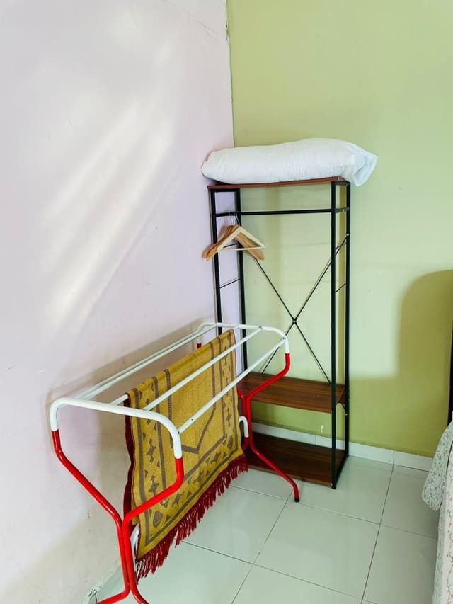 Single Room with Queen Bed