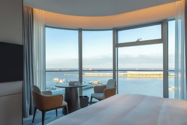 Junior Suite, 1 King Bed