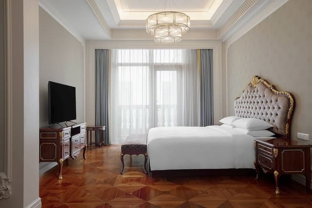 Club Suite, 1 Bedroom, City View