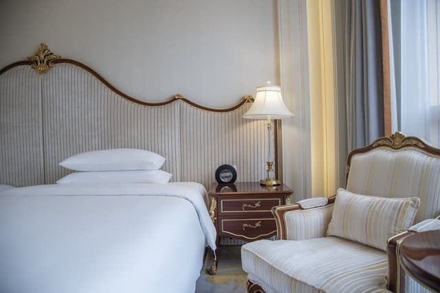 Room, 1 King Bed, City View