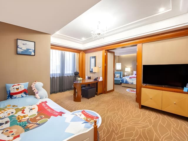 Parent-child suite