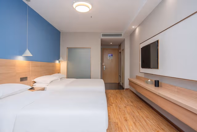 Deluxe Family Room with 3 Breakfast