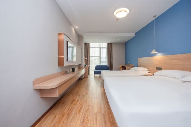 Deluxe Family Room with 3 Breakfast