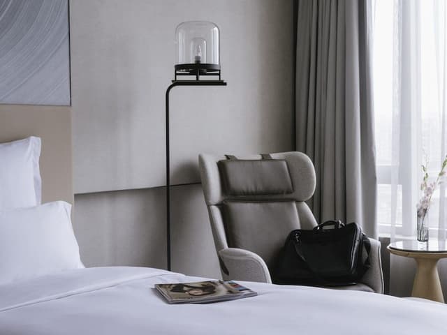 Deluxe Suite, 1 King Bed, Club Lounge Access