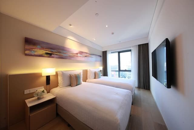 One Bedroom With Twin Beds
