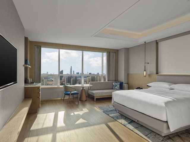 Deluxe Room, 1 King Bed, City View