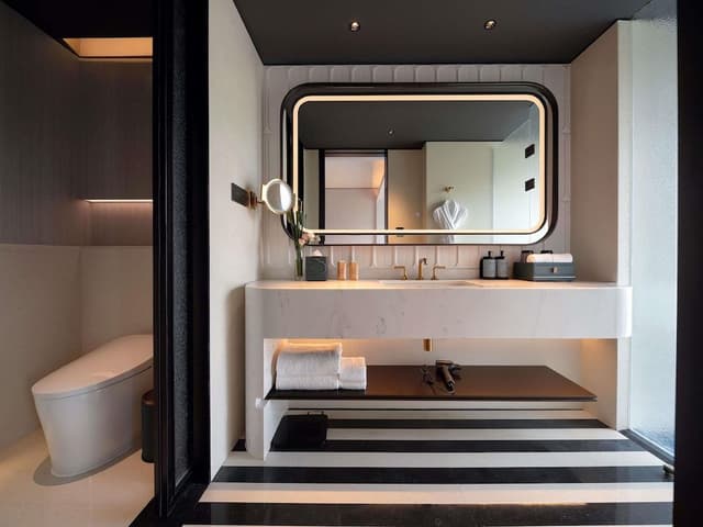 Luxury Room, 1 King Bed, City View