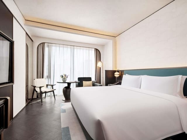 Luxury Room, 1 King Bed, City View