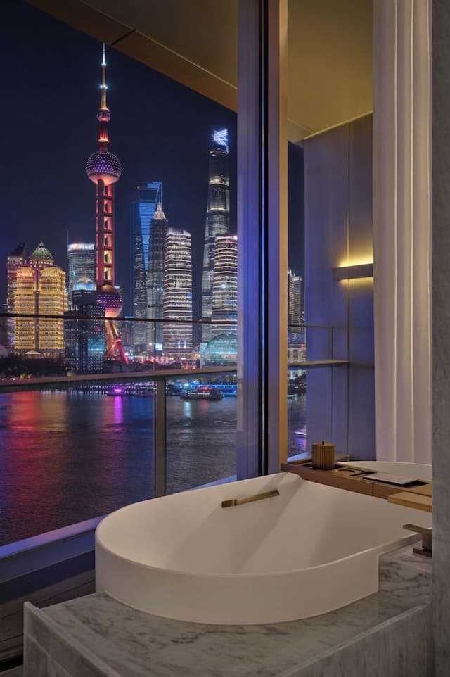 1 King Classic Oriental Pearl Tower View