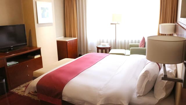 1 King Bed Suite Additional Living Area Non-Smoking