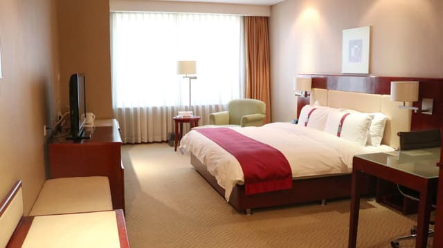 1 King Bed Suite Additional Living Area Non-Smoking