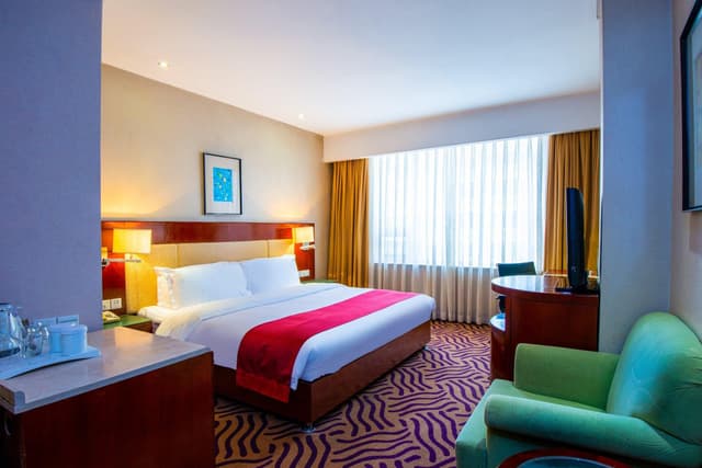 1 King Bed Deluxe Smoking